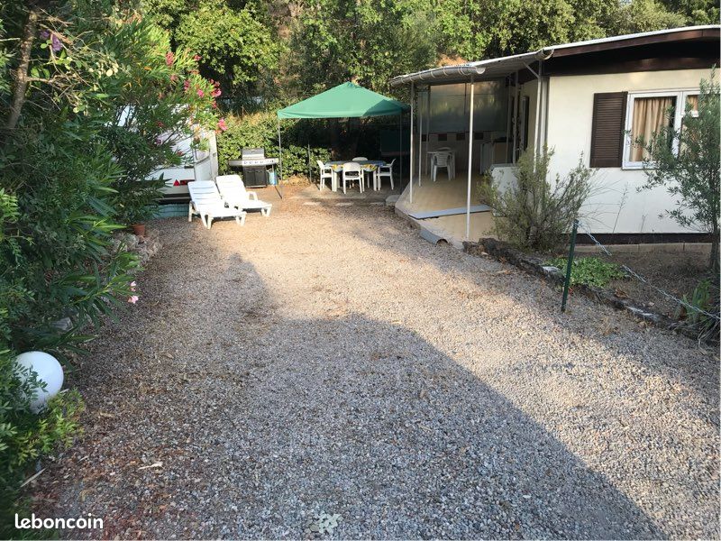 Local commercial 2 pièces 26 m² · à Fréjus · 26 m² · 53 000 €