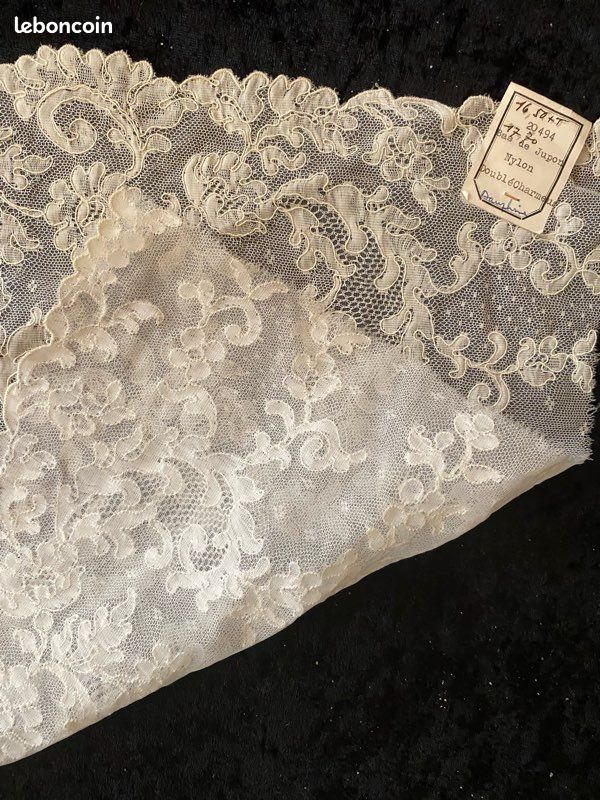joli jupon vintage jolie dentelle taille 40/42/44 taille élastique ref