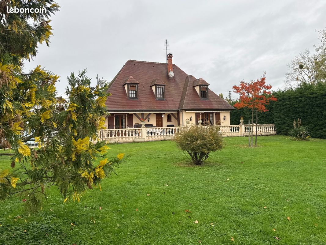 Maison 5 pièces 176 m² · à Toulon-sur-Allier · 176 m² · 366 000 €