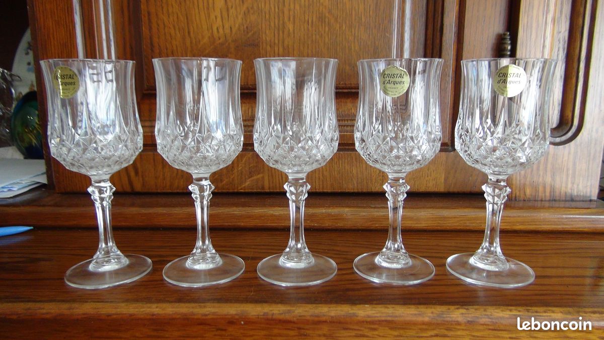 5 VERRES à PIED CRISTAL D'ARQUES LONGCHAMP de 146 mm de haut en très bon état poids 1 verre de 180 gr environ (image 1)