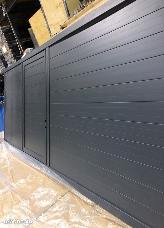 Portail alu professionnel avec portillon intégré – Gris anthracite (image 2)