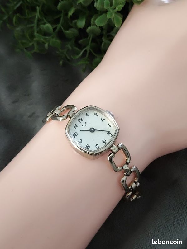 Montre Vintage Femme Pax - Mécanique Manuelle - Cadran Argenté - Occasion élégante