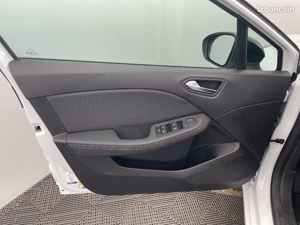 Renault Clio V E-Tech hybride 145 RS Line (image 19)