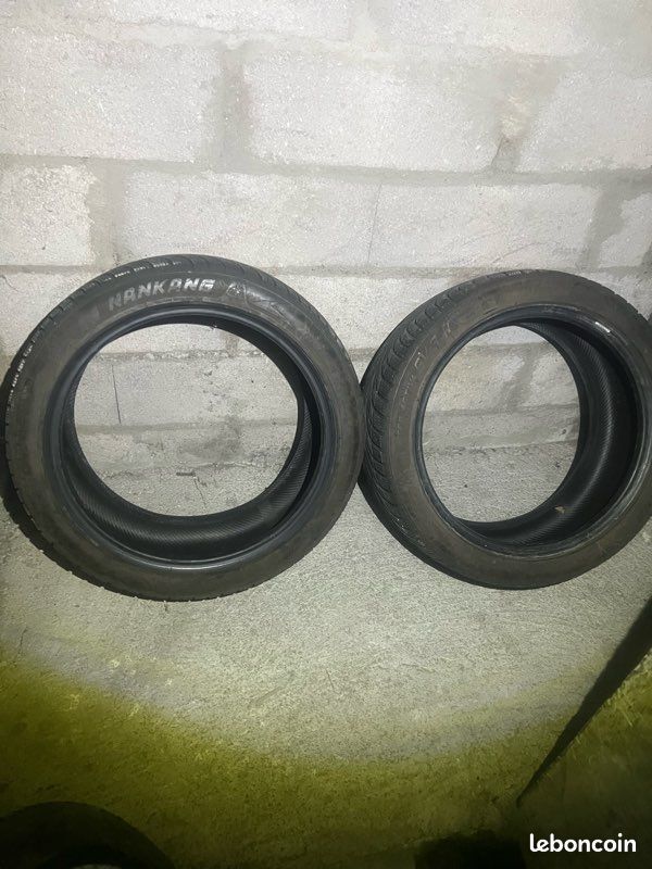 Pneus 225/45/18 (image 1)