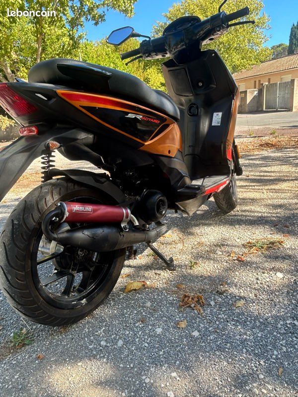 Scooter aprilia 50 sr motard (image 2)