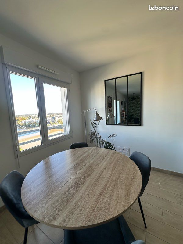 A vendre - T2 de 48.78m² - Dernier étage - Balcon vue Loire - Parking (image 4)
