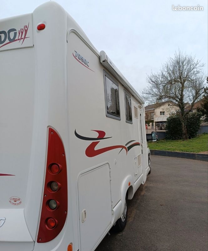 Camping car profilé (image 3)