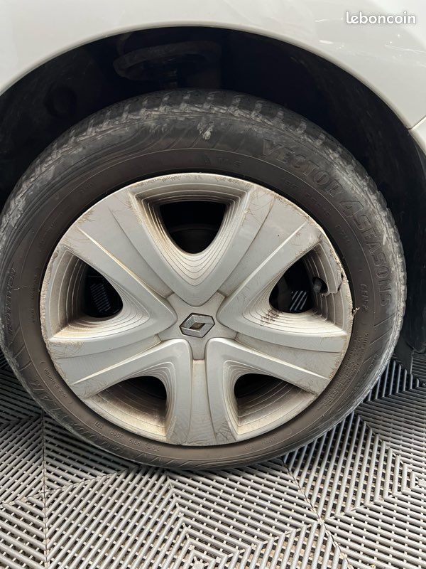 RENAULT CLIO IV 1.5 dCi 75 – Climatisation – Suivi entretien – Distribution à jour (image 11)