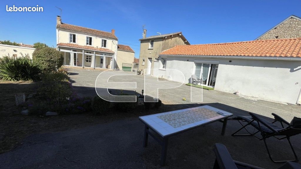 Maison 8 pièces 189 m² · à Airvault · 189 m² · 159 700 €