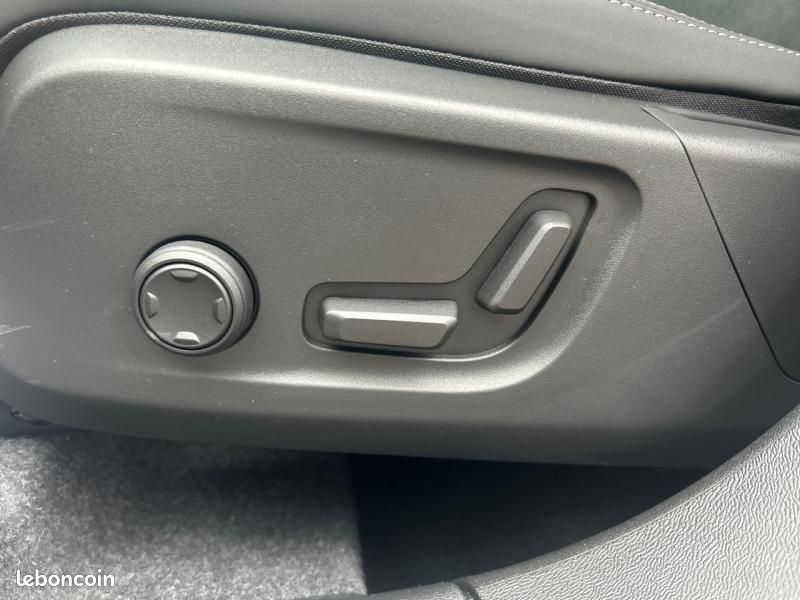 Volvo XC40 B3 163ch Black Edition DCT 7 (image 10)