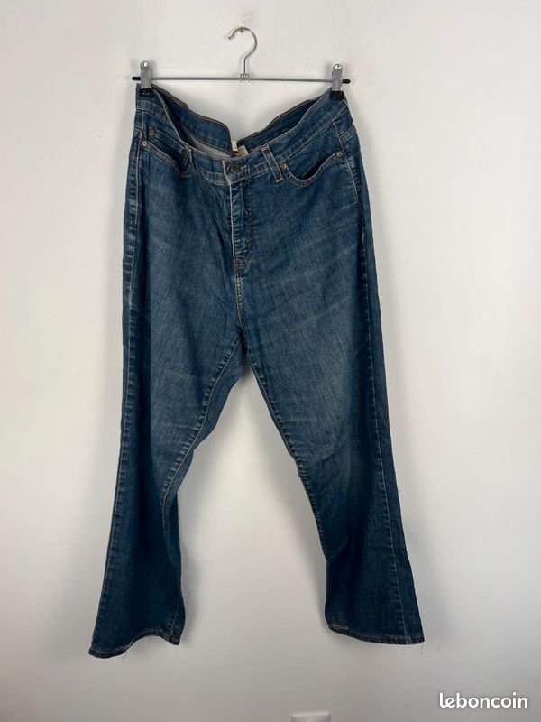 Jean Femme Levi's 512 Boot Cut – Taille 6M – Vieilli – Parfait état