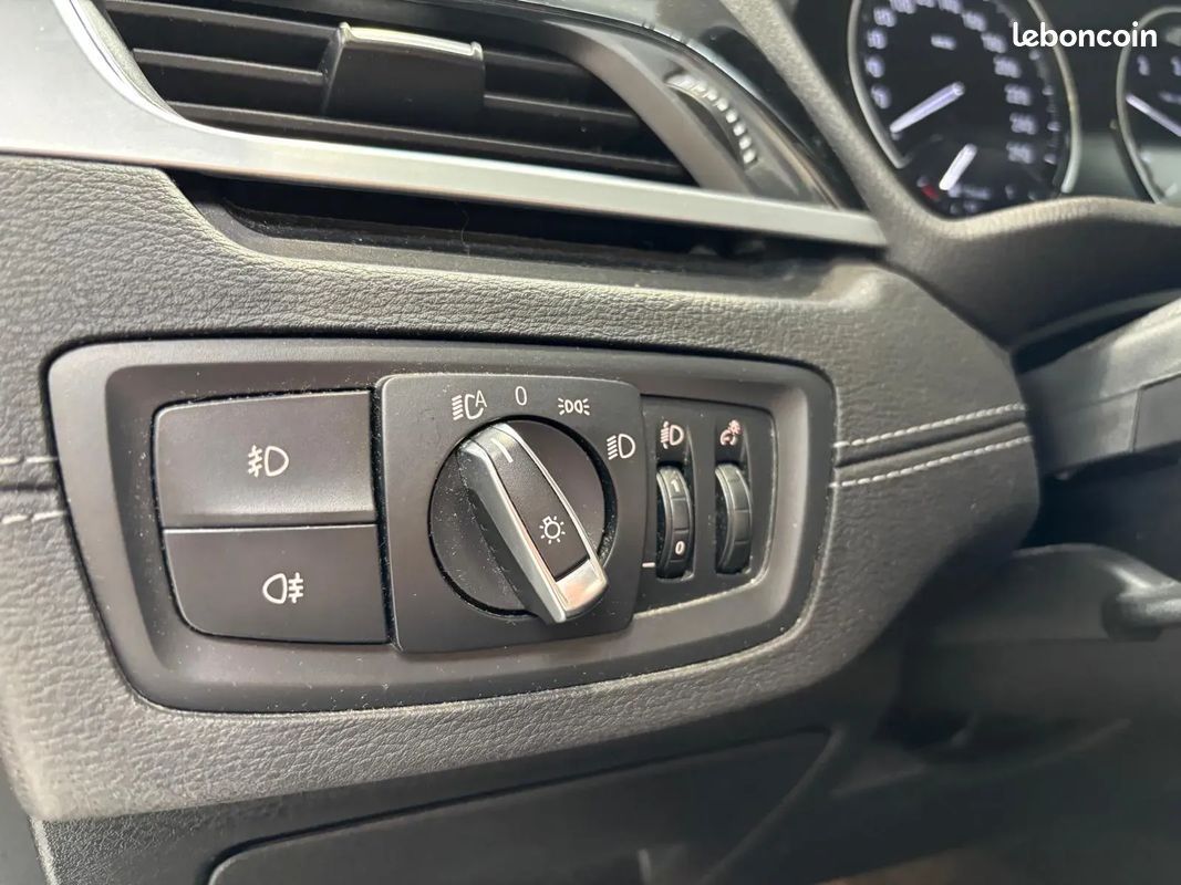 BMW X1 xLine / 2.0 150 Boîte auto - CarPlay - Sièges elec chauffants - Full Led - Caméra (image 25)