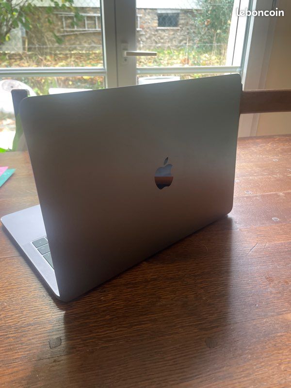 MacBook Pro Touch Bar 13 Retina (2017) - Core i5 3.1 GHz 256 SSD - 8