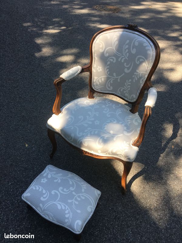 Fauteuil louis XVI et repose pied assorti (image 1)