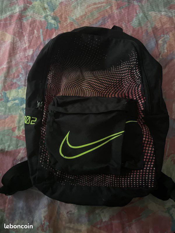 Vends sac à dos 🎒 Nike pour adolescents (image 1)