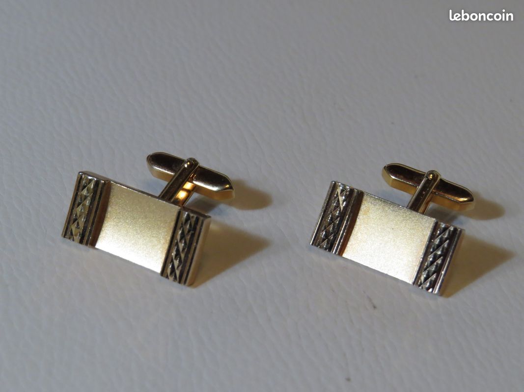 Paire de boutons de manchettes dorés (image 1)