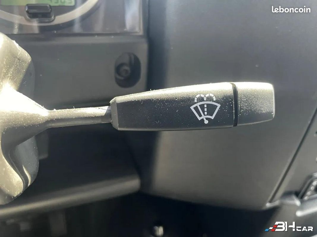 Land Rover Defender Phase 2 Hardtop 2.2 TDCi 122 ch (image 22)