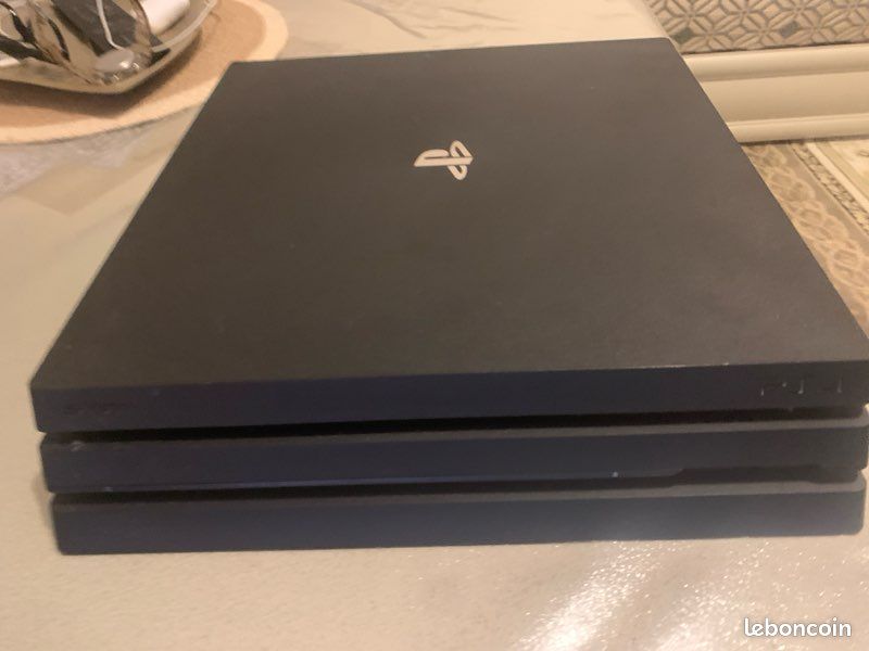 Ps4 pro avec cable manette et jeux gta5 fournis (image 3)