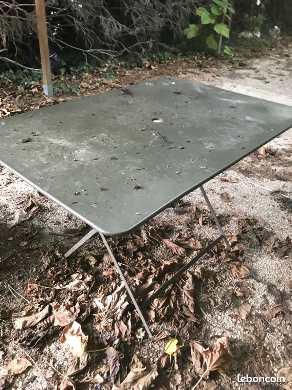 Table extérieur en metal (image 5)
