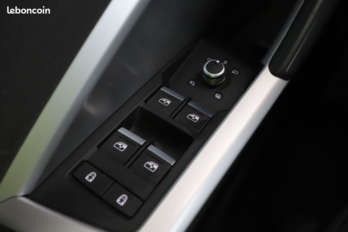 Audi Q3 35 TFSI Design S Tronic 7 150 ch (image 21)