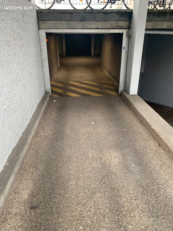 Garage Fermé en sous sol (image 1)