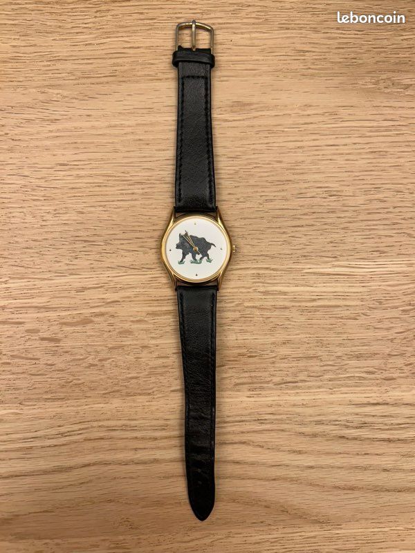 Montre Bracelet Fashion CHEEKY à Cadran Télévision - Boîtier Doré, Bracelet Noir Simili Cuir - Neuve