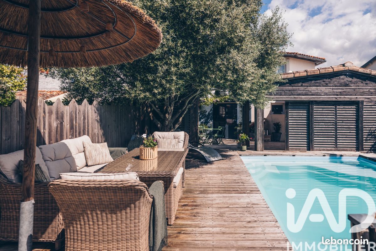 Maison 8 pièces 155 m² · à Angoulins · 155 m² · 827 000 €