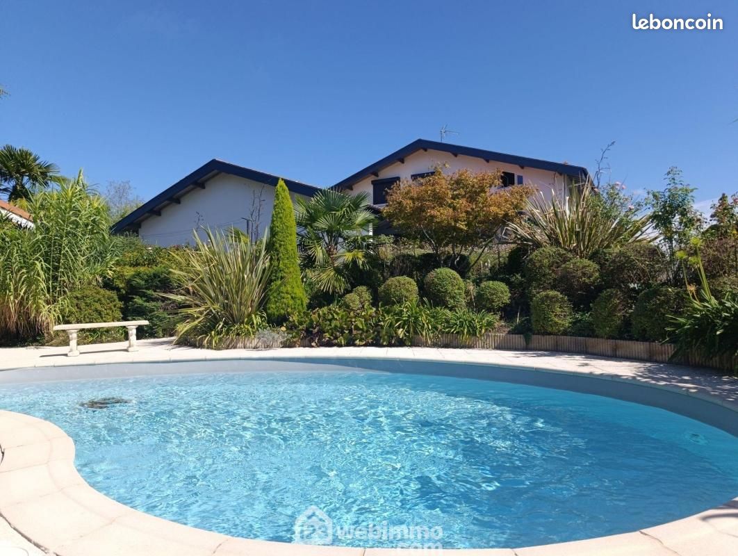 Maison 8 pièces 294 m² · à Castaignos-Souslens · 294 m² · 399 000 €
