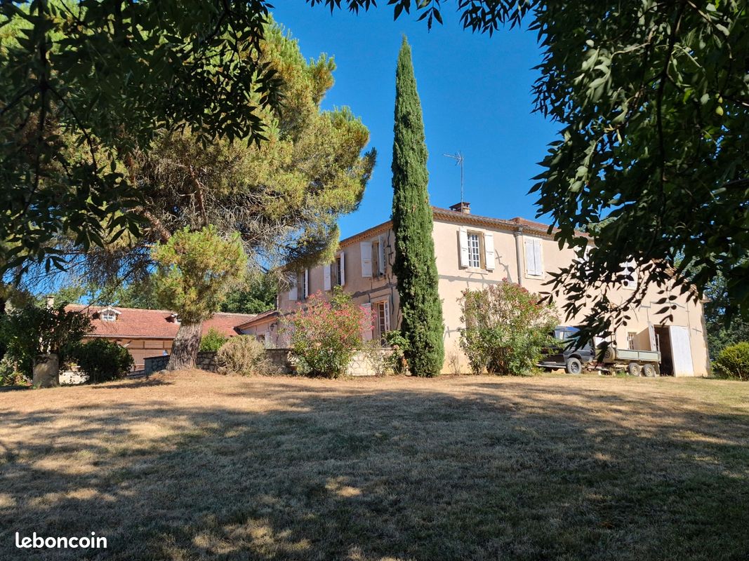 Maison 6 pièces 214 m² · à Saint-Jean-le-Comtal · 214 m² · 294 000 €
