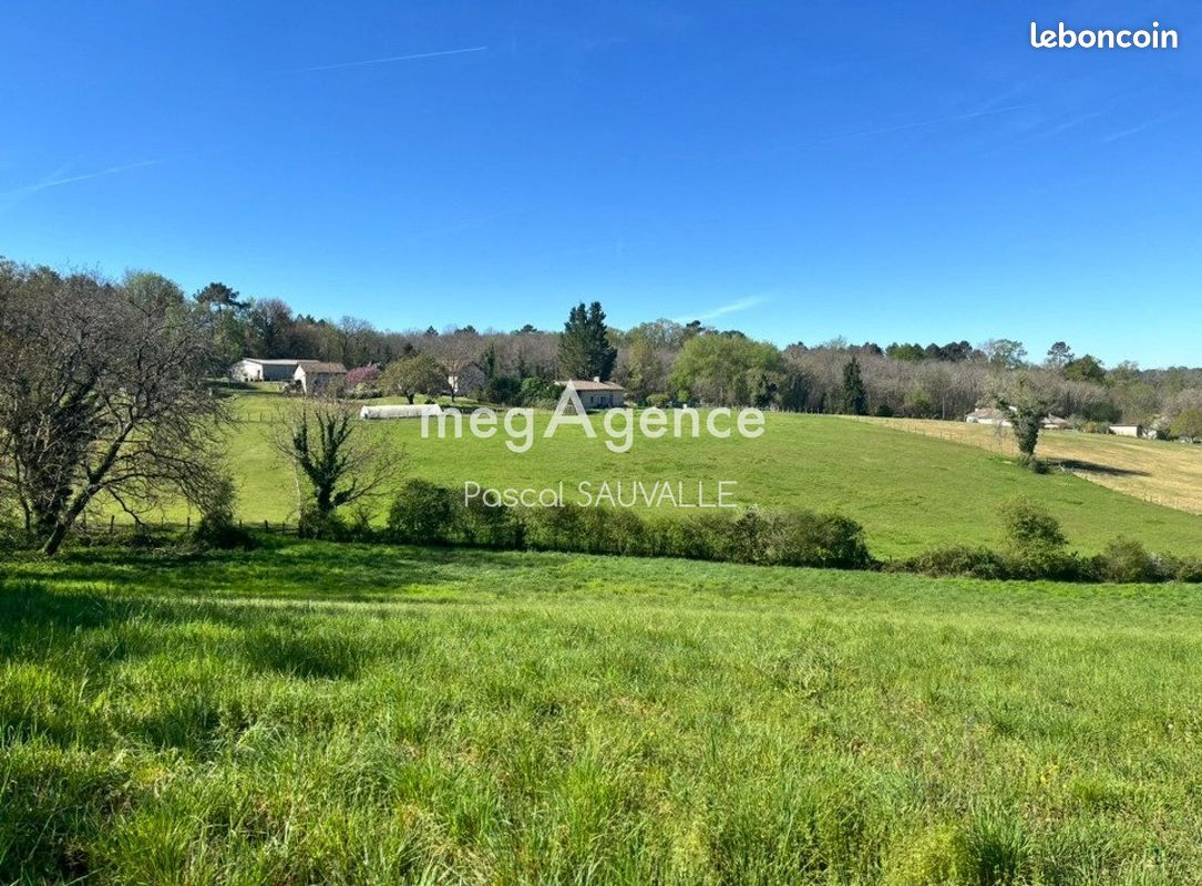 Terrain 6800 m² · à Saint-Germain-du-Salembre · 6 800 m² · 44 000 €