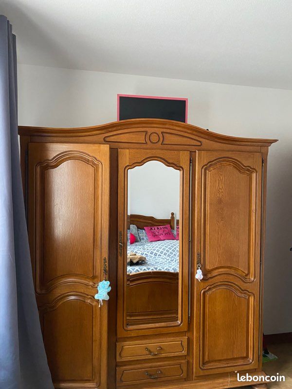 Armoire en bois (image 1)