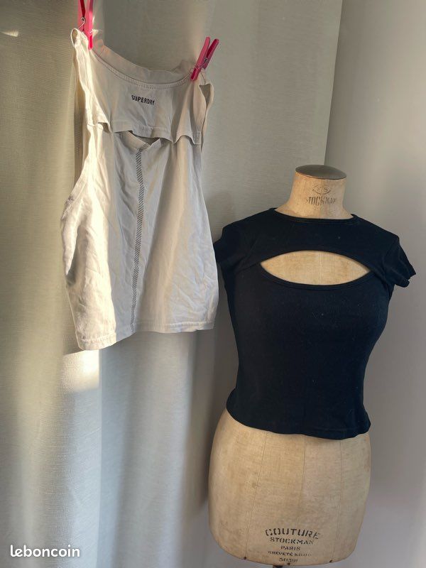 Lot de t-shirt avec trou à la poitrine Vêtements