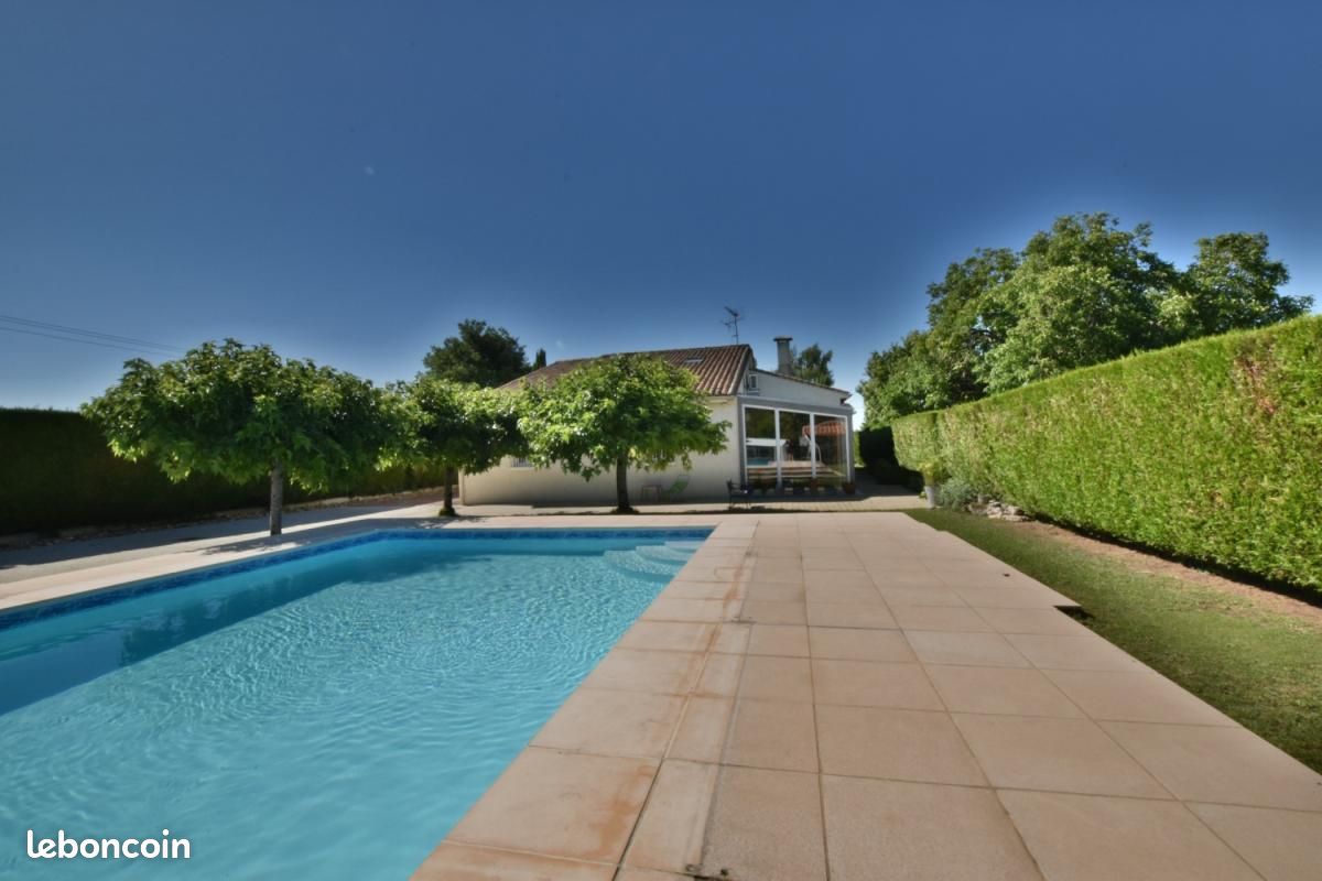 Villa 7 pièces 220 m² - Chassors 16200 Luchac (image principale 3)