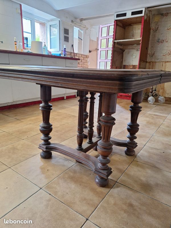 Table en bois (image 1)
