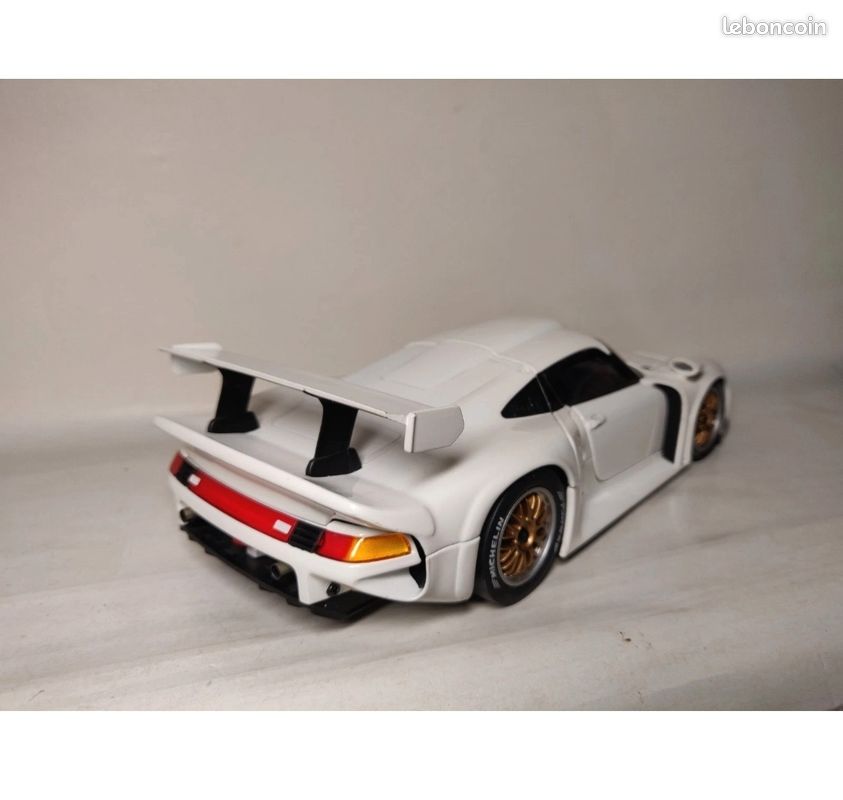 UT Models - Scale 1/18 - Porsche 911 GT1 Le Mans 1996