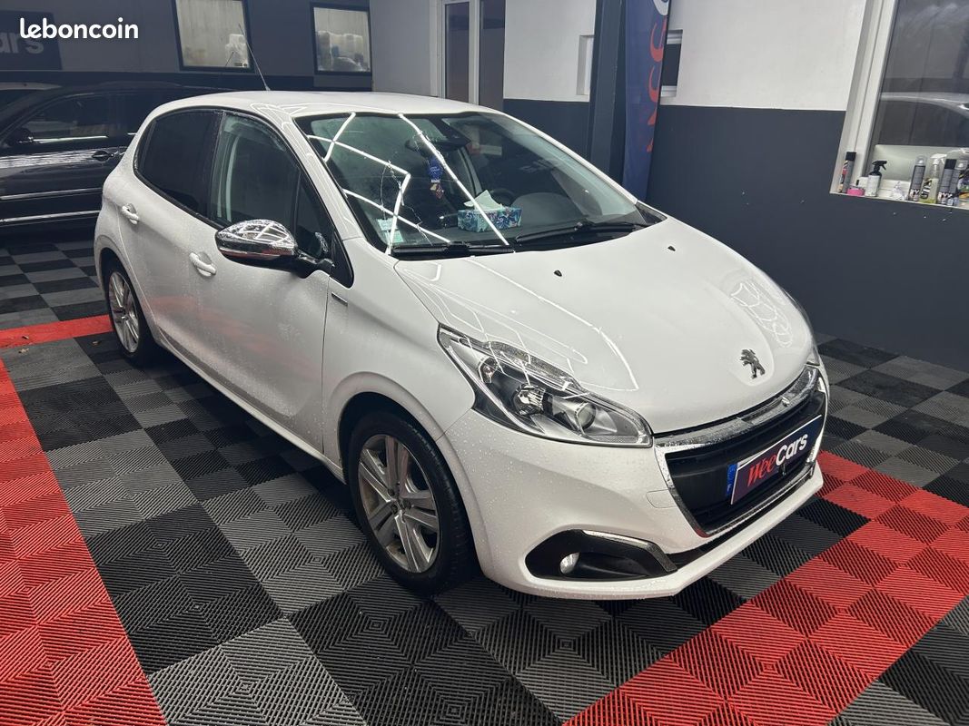 PEUGEOT 208 1.2i 12V - 82 BERLINE Style ( courroie changer + pneu neuf ) (image 3)