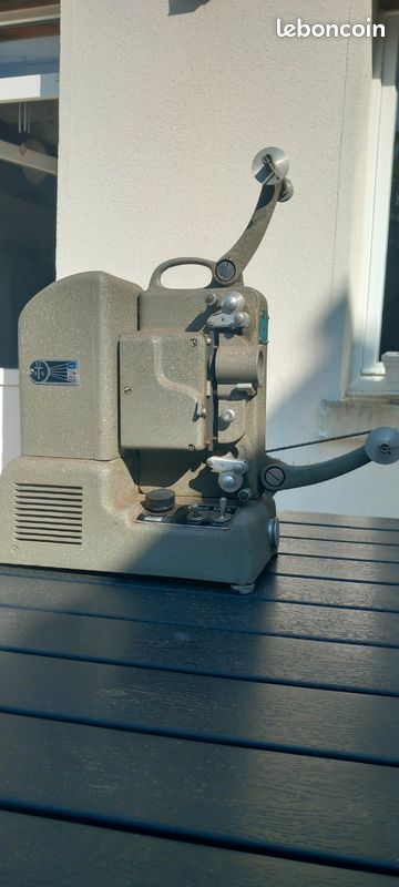 Projecteur de film 8 mm (CNC AP 97 823)   Collection