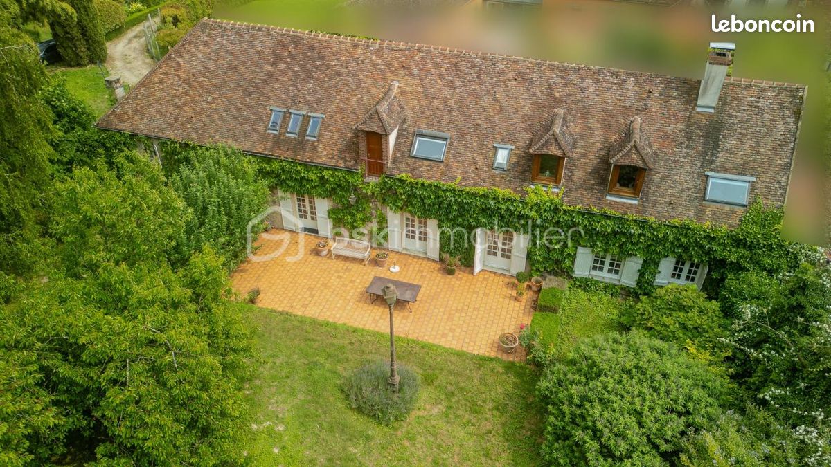 Maison 9 pièces 260 m² · à Maillot · 260 m² · 729 000 €