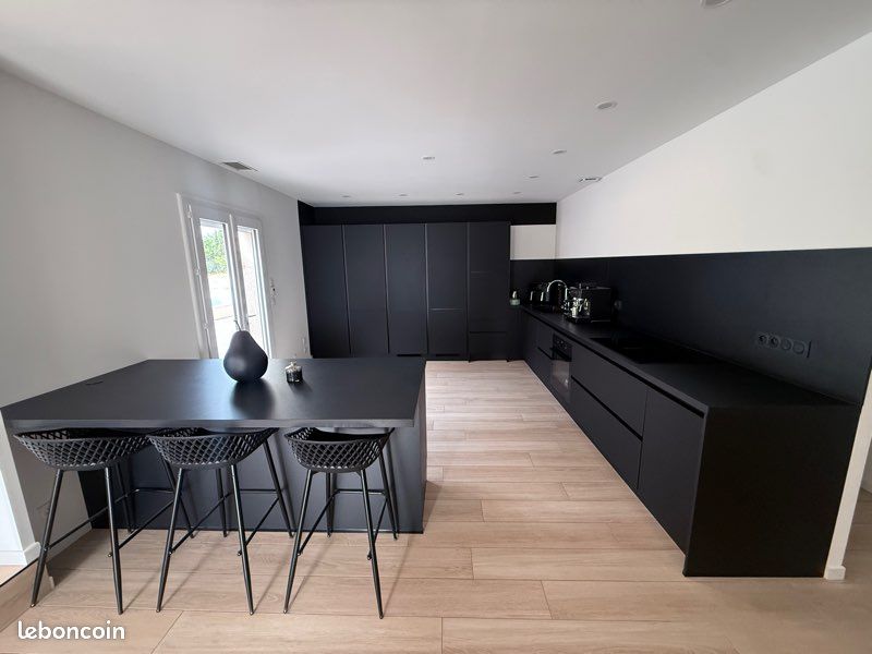 Maison 8 pièces 196 m² · à Trouillas · 196 m² · 649 000 €
