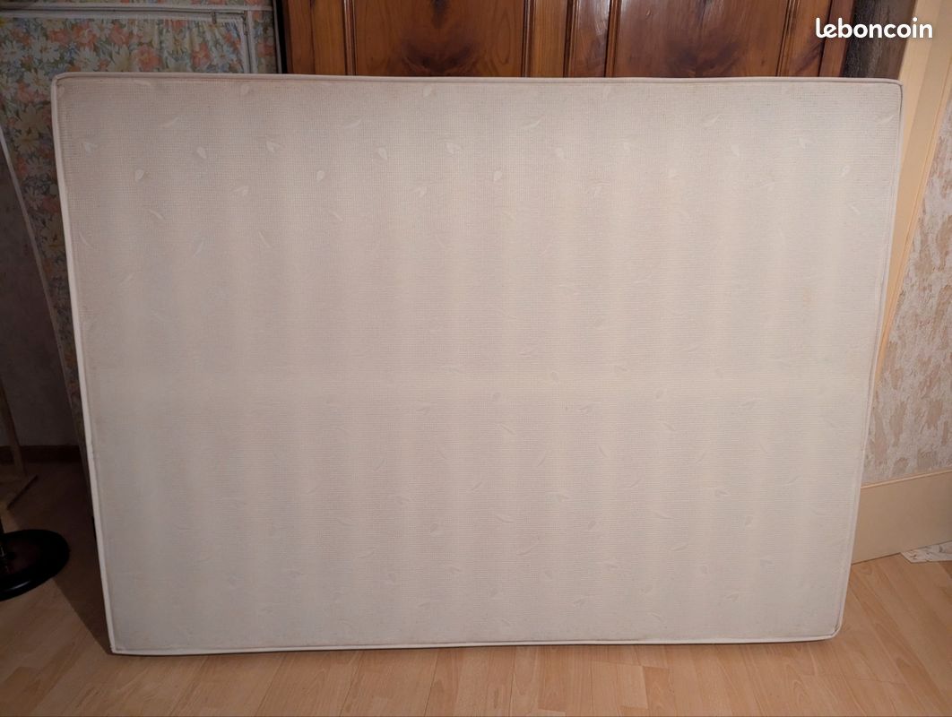 Lit avec sommier tapissier et matelas ressort 140x190 (image 1)
