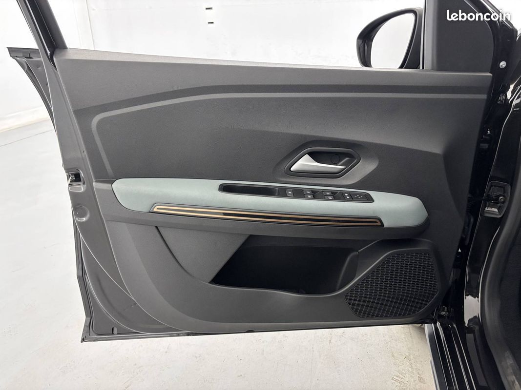 DACIA Sandero TCe 110 Stepway Extreme (image 11)