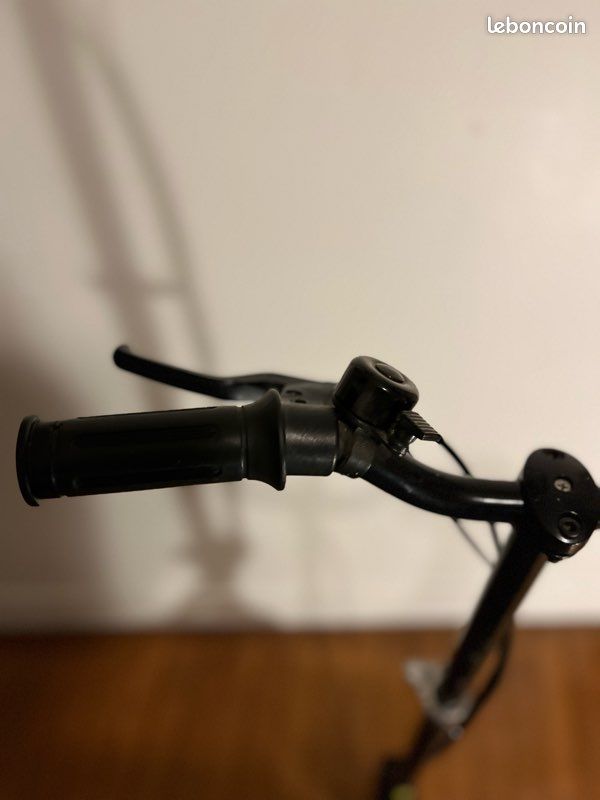 Trottinette électrique enfant Flyblade – quasi neuve – +12 km/h – Pliable (image 4)
