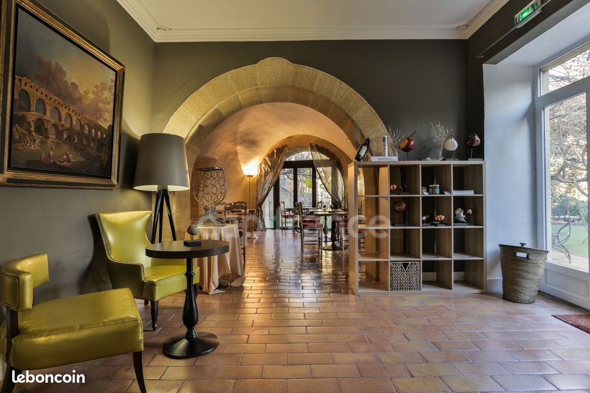 Maison 22 pièces 800 m² · à Uzès · 800 m² · 1 590 000 €