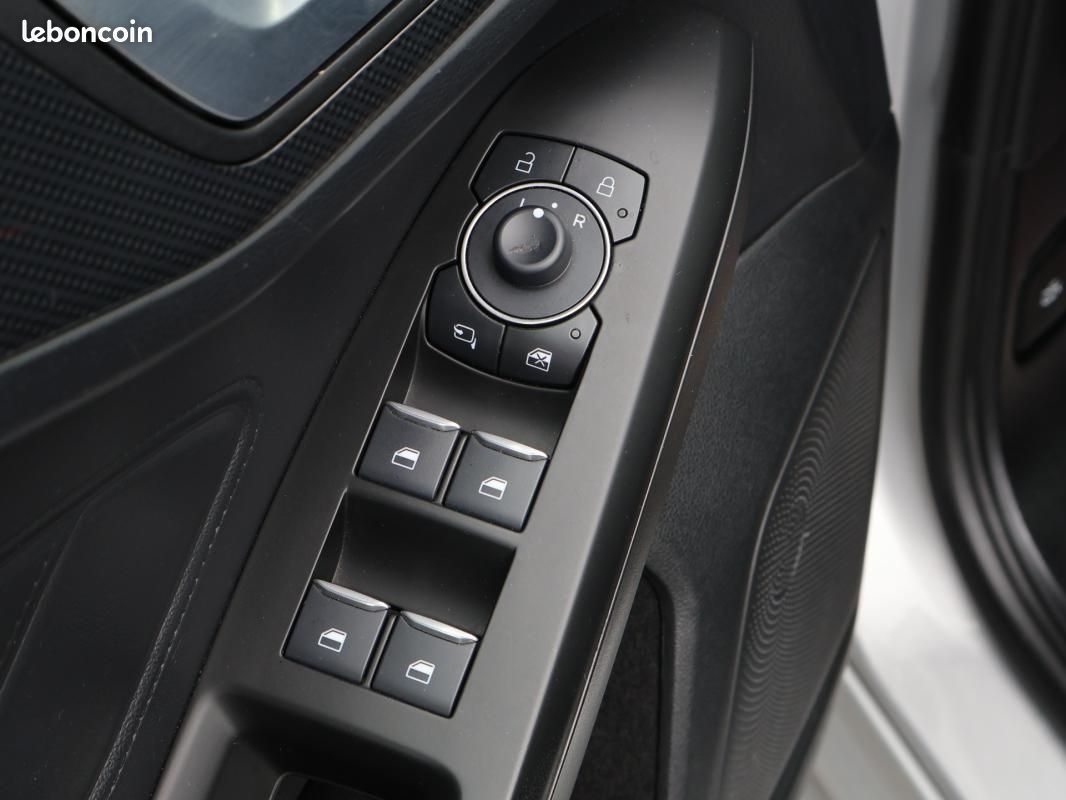 Ford Focus 1.0 EcoBoost 155 S&S mHEV Powershift ST-Line X (image 16)
