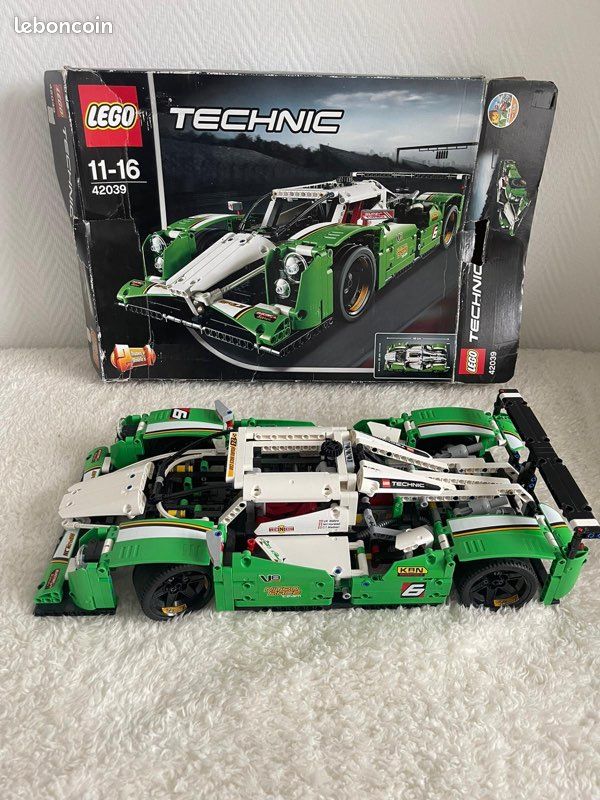 Voiture de course LEGO TECHNIC 24 h du mans 42039 (image 1)