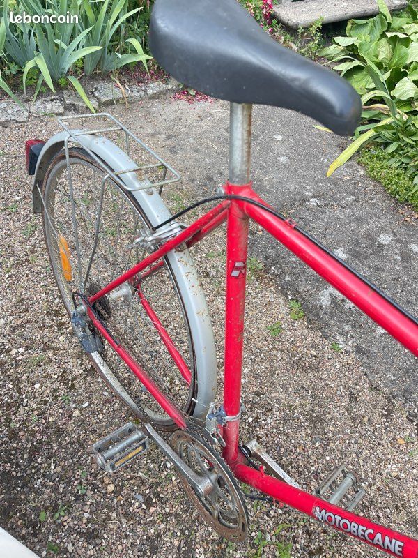 Ancienne selle de vélo en cuir - Marque Motobecane - groupon special - Collection