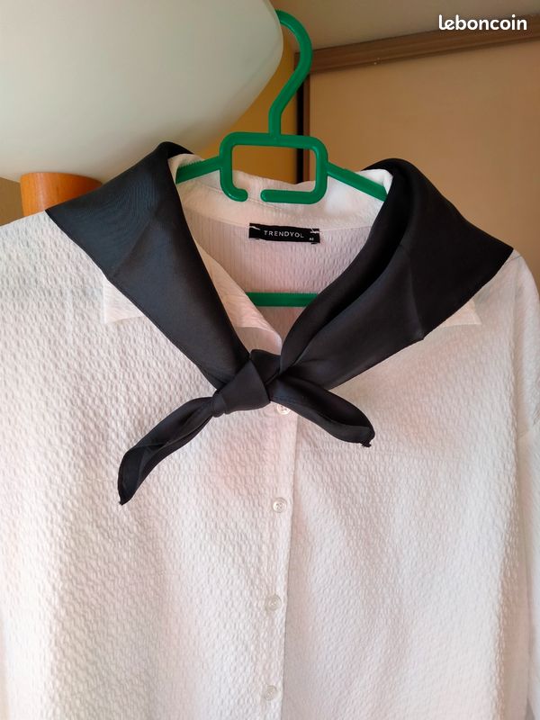Foulard noir 67x68 cms (image 1)