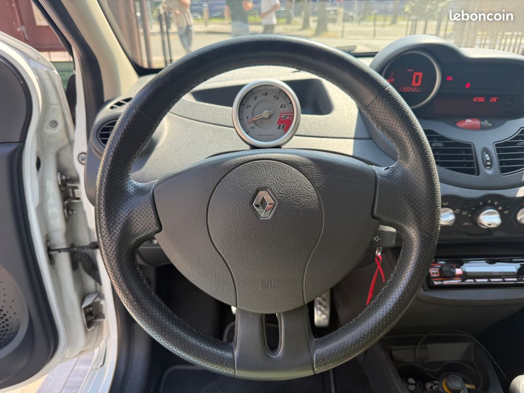 RENAULT Twingo RS 1.6 130ch - 2011 - 110 000 km - Kit Distribution fait à 109000 - Demi ligne - Suivi Complet (image 9)