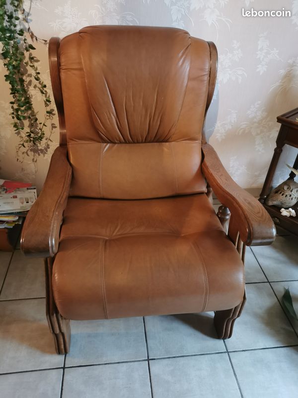 Fauteuil cuir et bois (image 1)