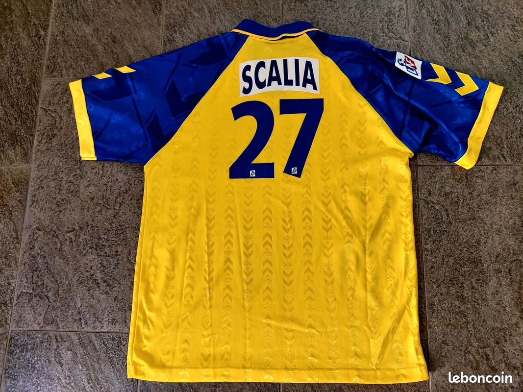 Maillots de football de clubs français portés, taille XL